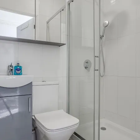 Wimbledon 2 Bed Tennis & Travel Лондон Экстерьер фото
