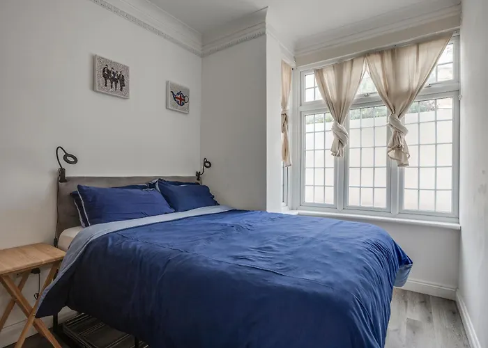 Wimbledon 2 Bed Tennis & Travel