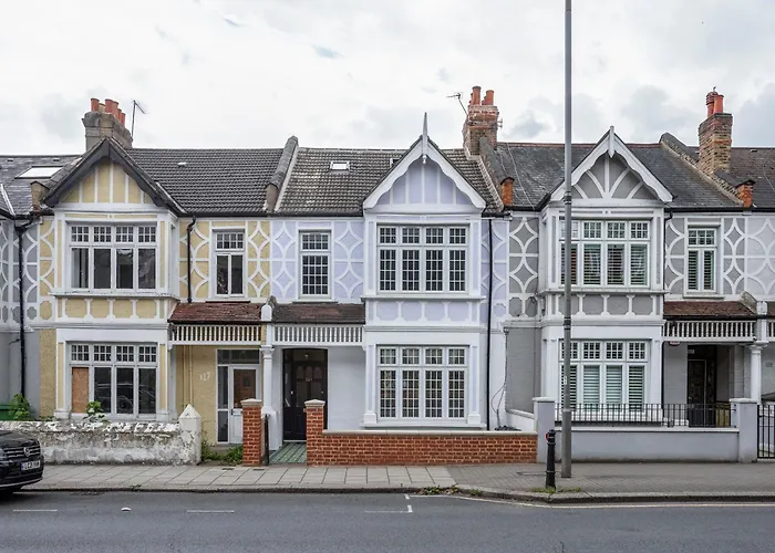 Wimbledon 2 Bed Tennis & Travel